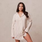 Set met oversized pyjamashirt en slip met krijtstreep vrouwen nerts Lounge kleding 008ZJ947